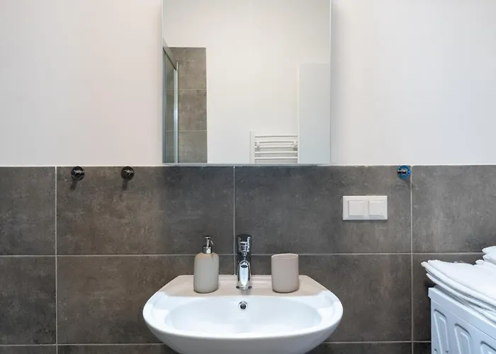 Farawayhomes #13 شقة